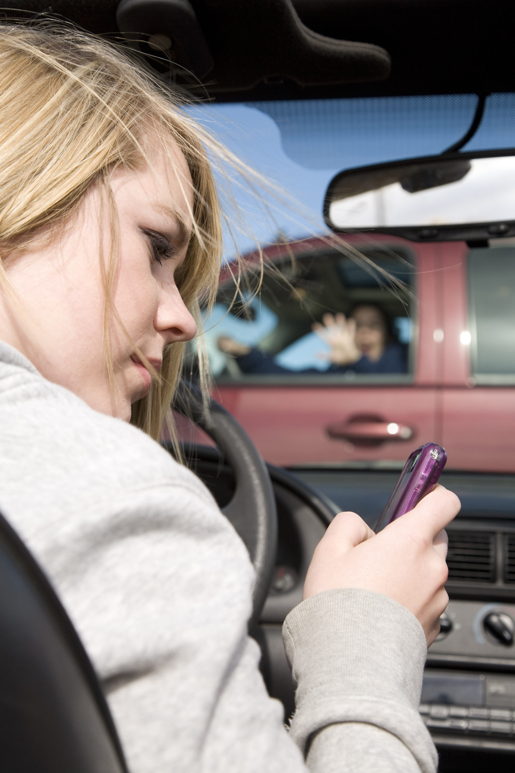 teen texting while driving